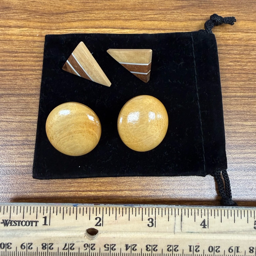 Vintage 80’s Wooden earring pair
